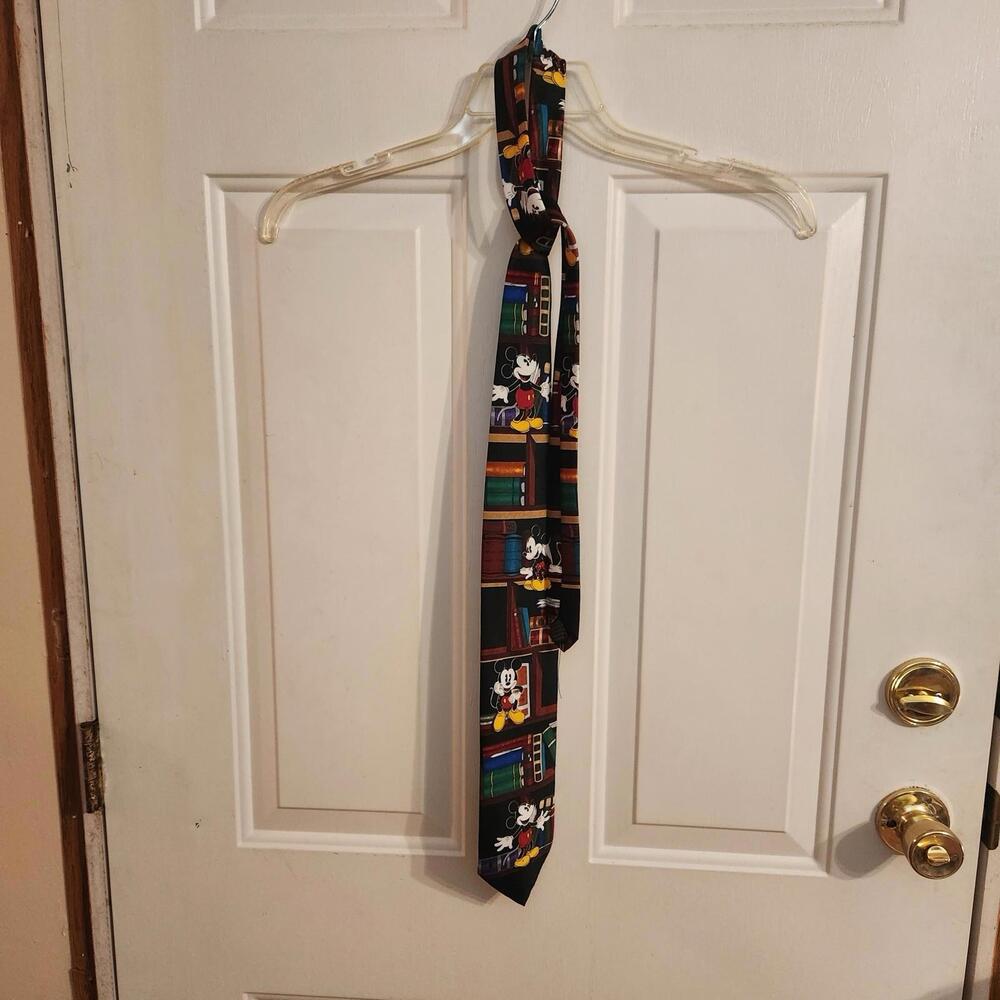 EUC Disney Mickey Unlimited Necktie Mickey Mouse Library Books Reading Men's Tie